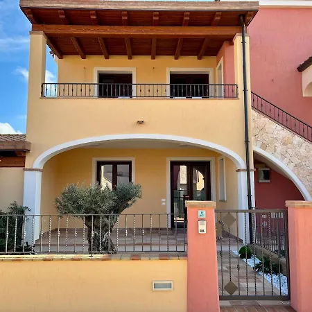 Casa de Férias Casa Merlino By La Via Del Mare Viaggi E Vacanze